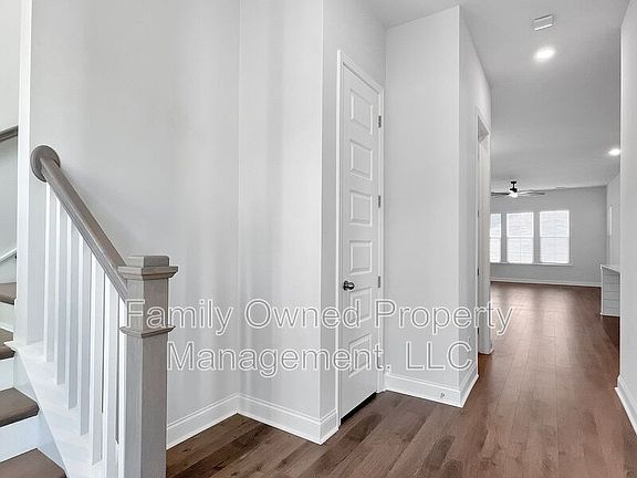 4th image of 420 W Respite Ln