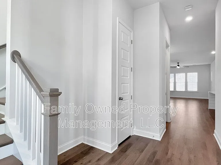 420 W Respite Ln — Photo 4