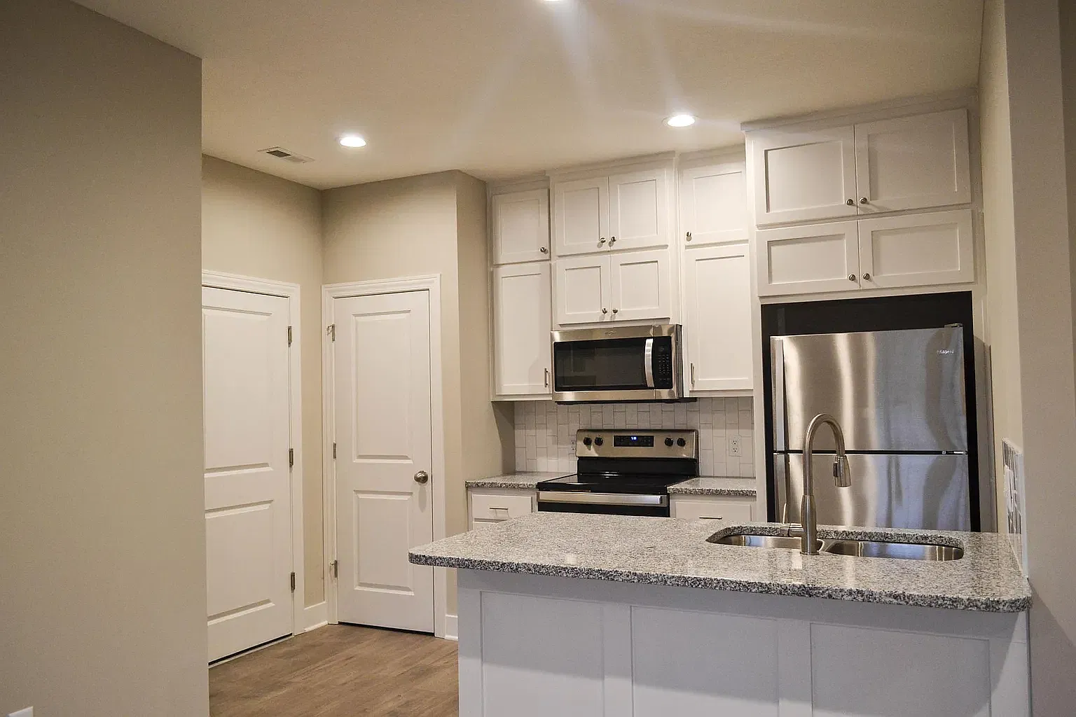 2 bed, 1.5 bath, 1107 sqft, $1,650 — Photo 2