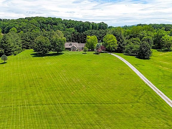 3rd image of 903 Country View Rd