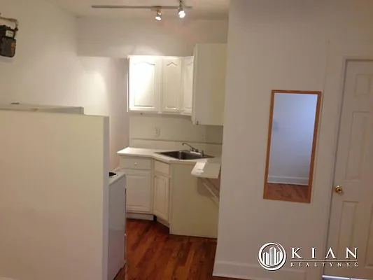 Rented by Kian Realty | media 17