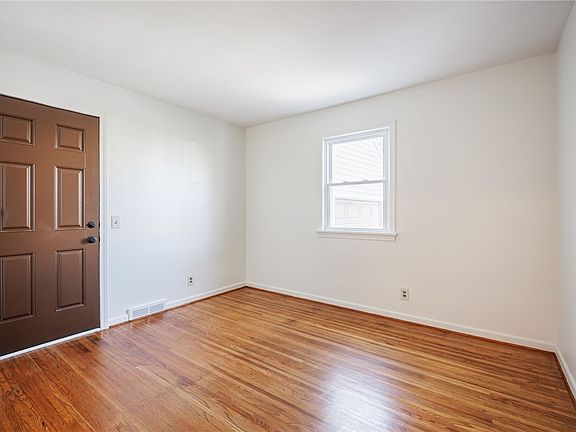 5th image of 65 Villewood Dr