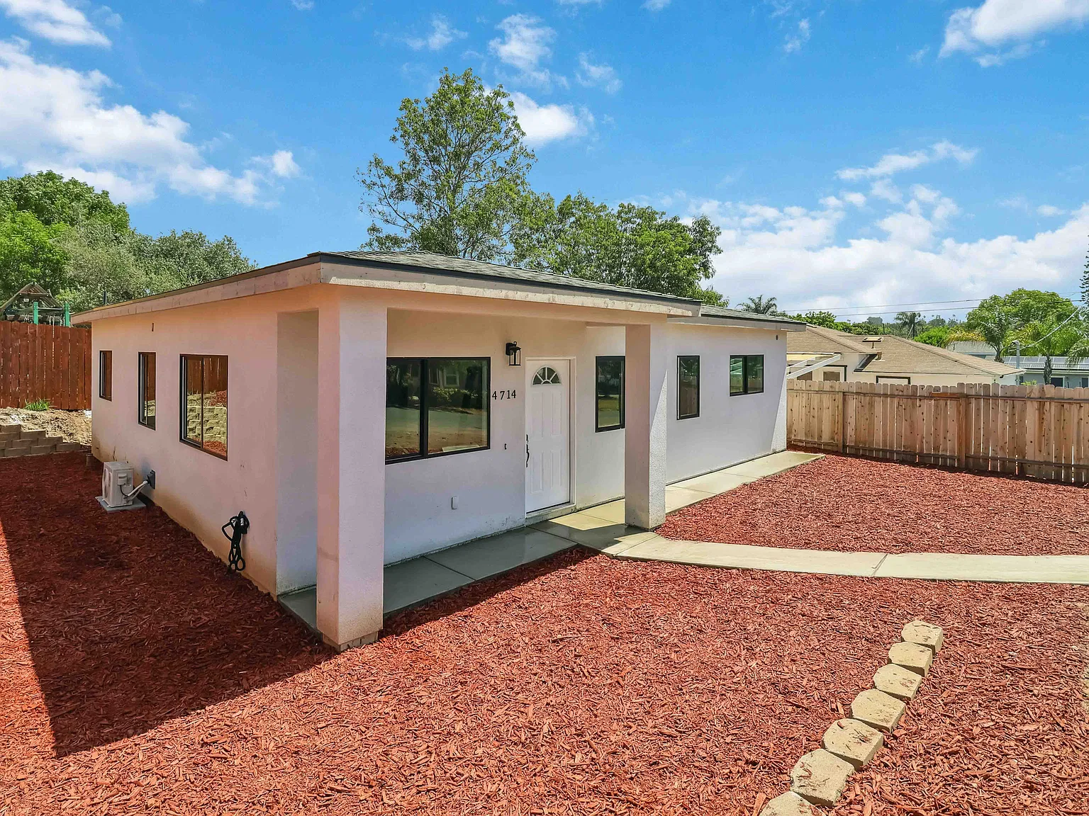 3 bed, 1200 sqft, $3,650 — Photo 3