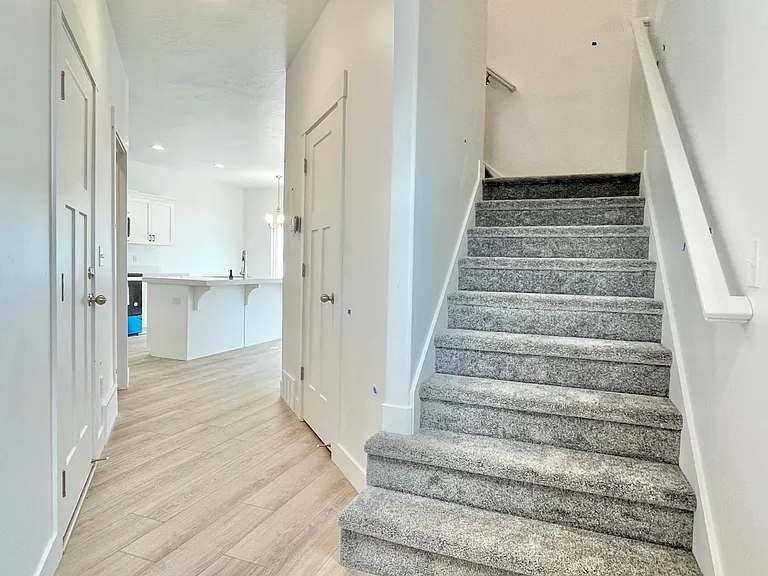 899 E Pacific Dr — Photo 2