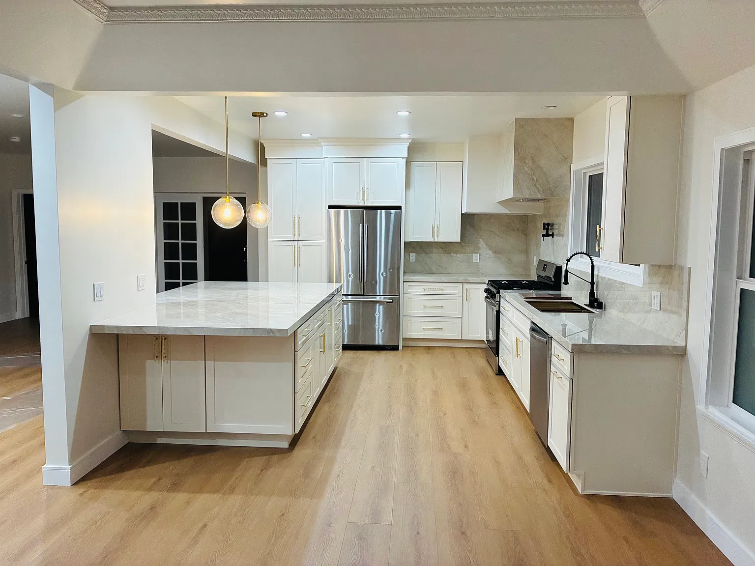 4 bed, 2000 sqft, $7,500 — Photo 2