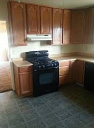 3rd image of 523 Maple St