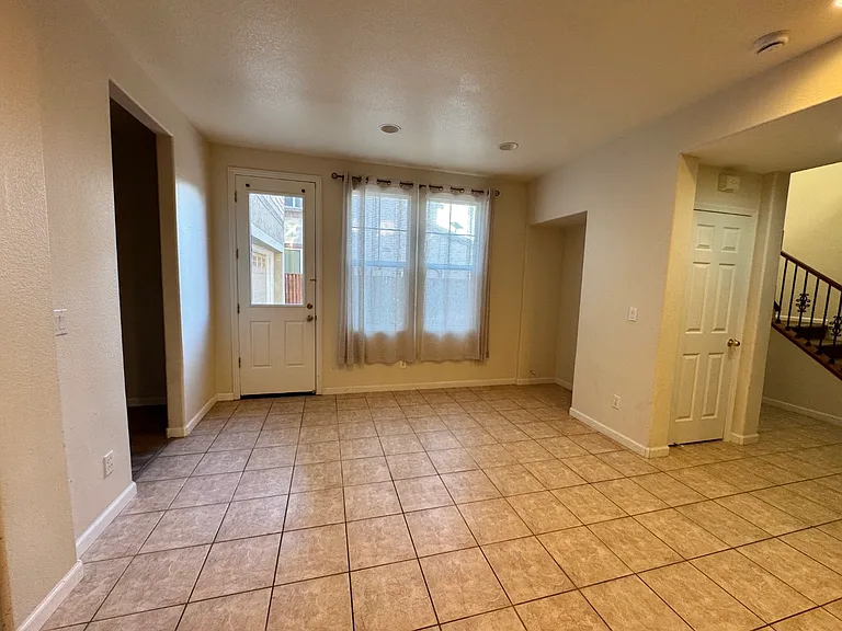 2912 Safford Ave — Photo 7