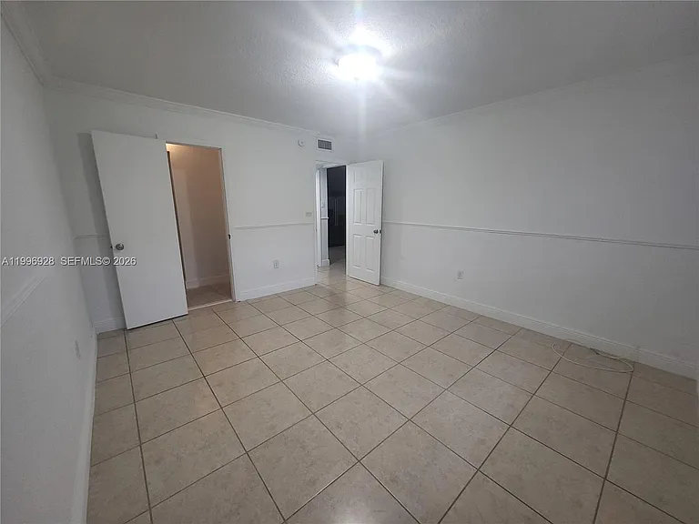 1275 W 35th St #29B — Photo 16