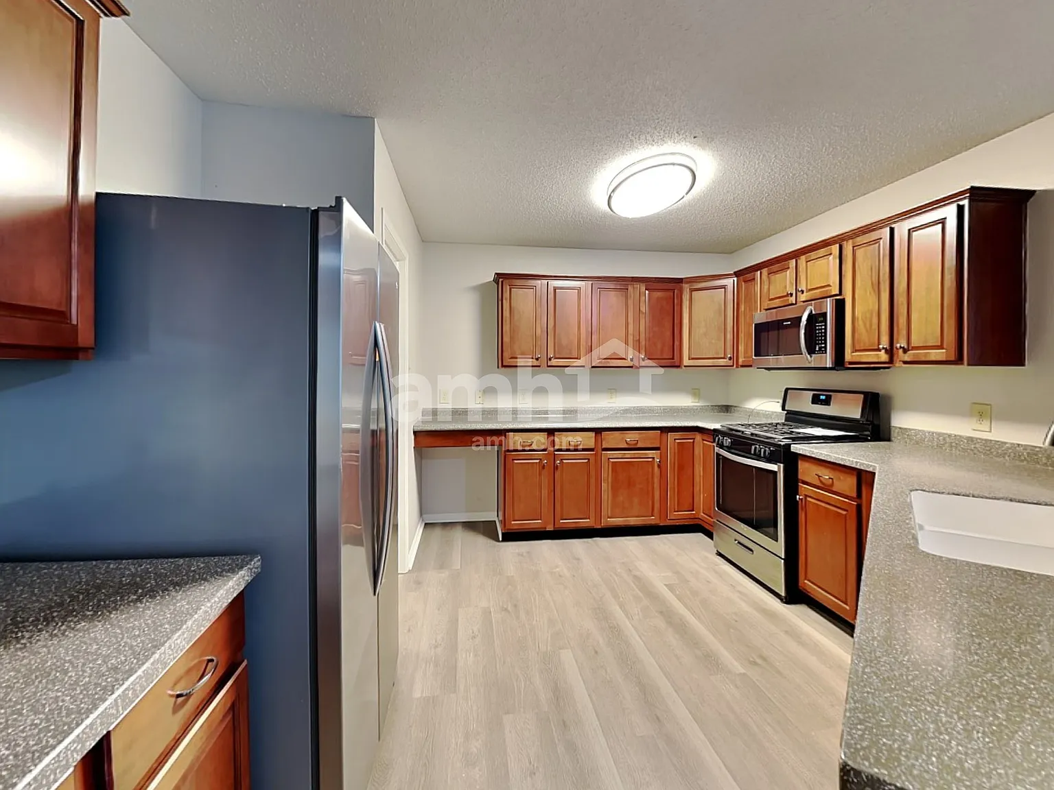 3 bed, 2.5 bath, 2644 sqft, $2,420 — Photo 4
