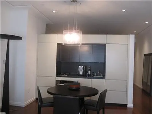 Rented by R New York | media 101