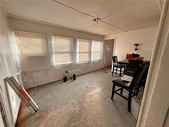 4th image of 8009 Park Ave
