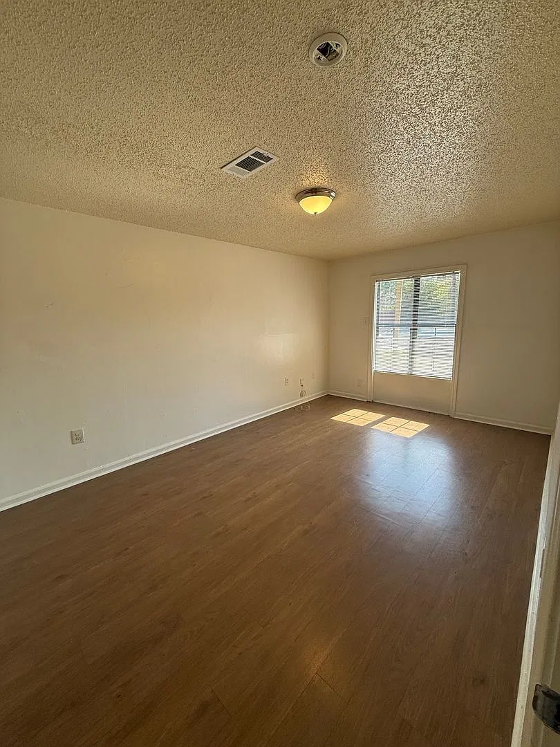 G 1346 Jade Ave — Photo 4