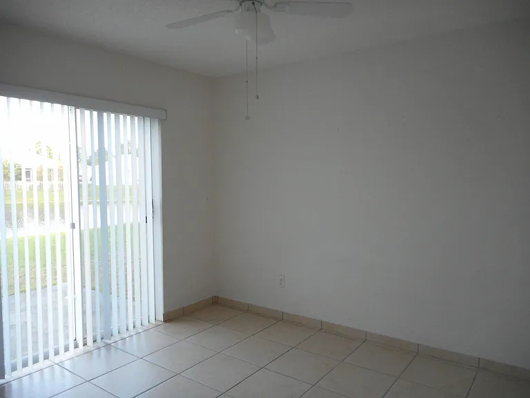 2219 Justin Ave — Photo 16