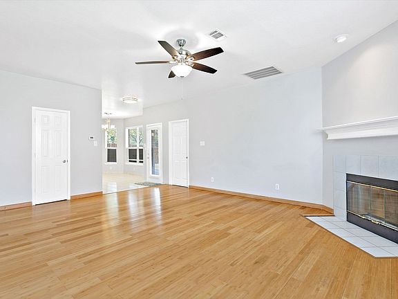 5th image of 3803 Farmington Dr