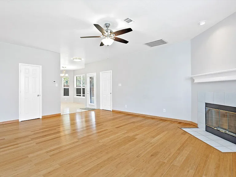 3803 Farmington Dr — Photo 13