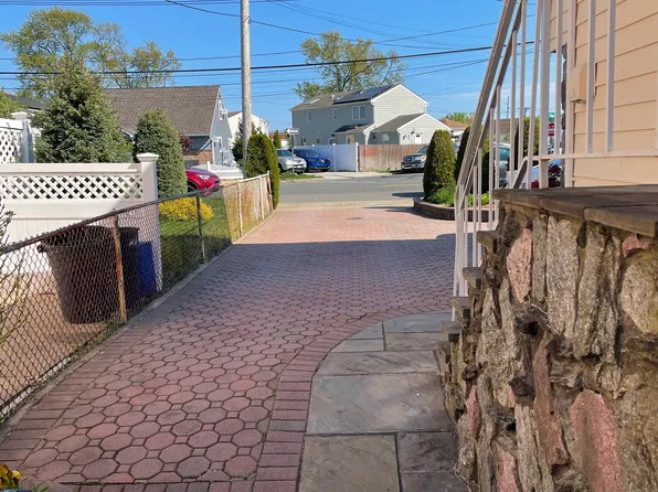 554 Long Beach Rd, Island Park, NY 11558