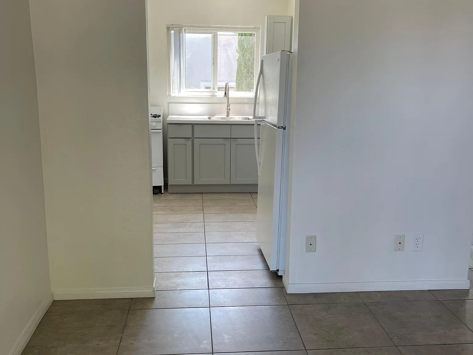 3191 Kemper St — Photo 2