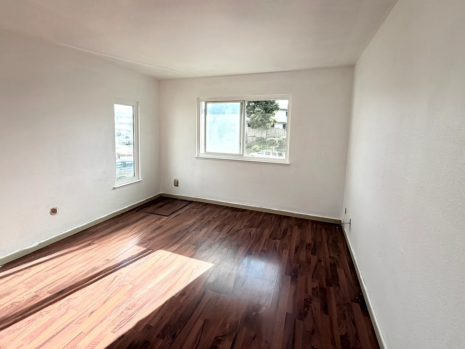 2350 Greendale Dr — Photo 3
