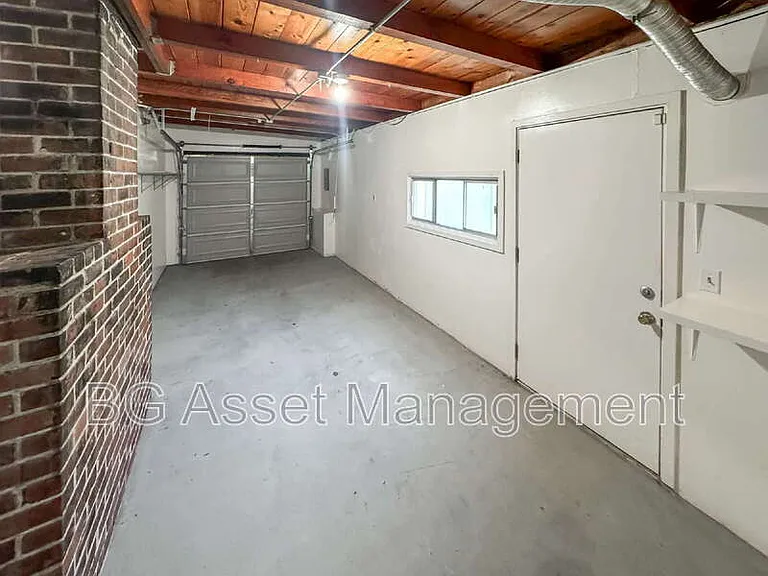 1526 Visalia Ave — Photo 9