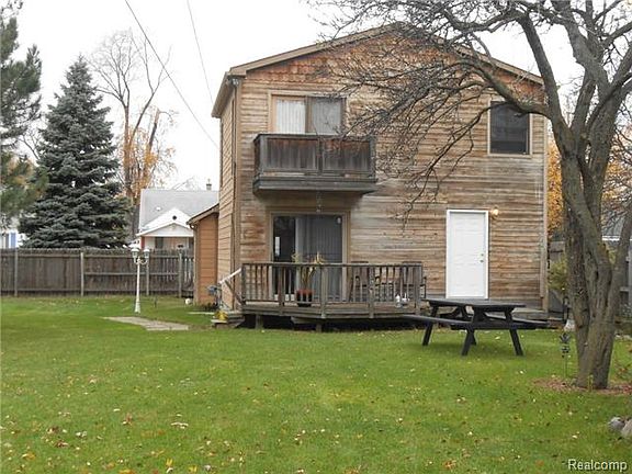 5th image of 23112 Hughes Ave