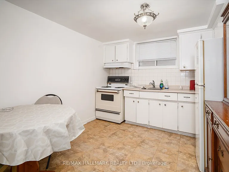 224 Pickering St #LOWER BACH — Photo 5