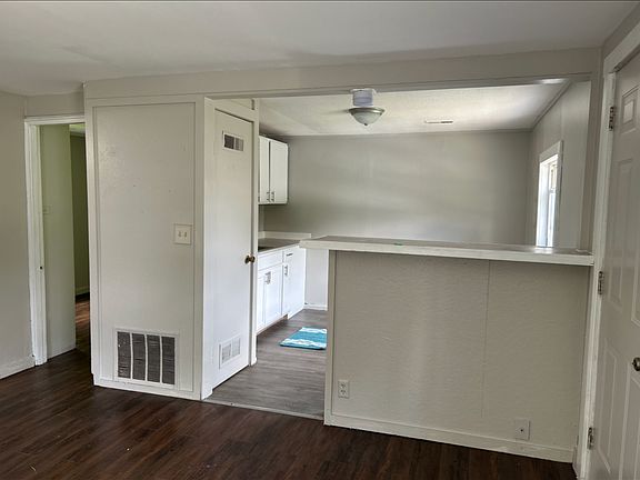 4th image of 3170 Lakeside Rd NE