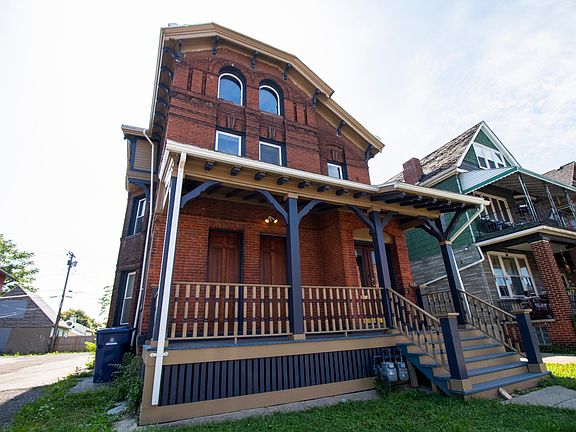 2nd image of 496 Niagara St