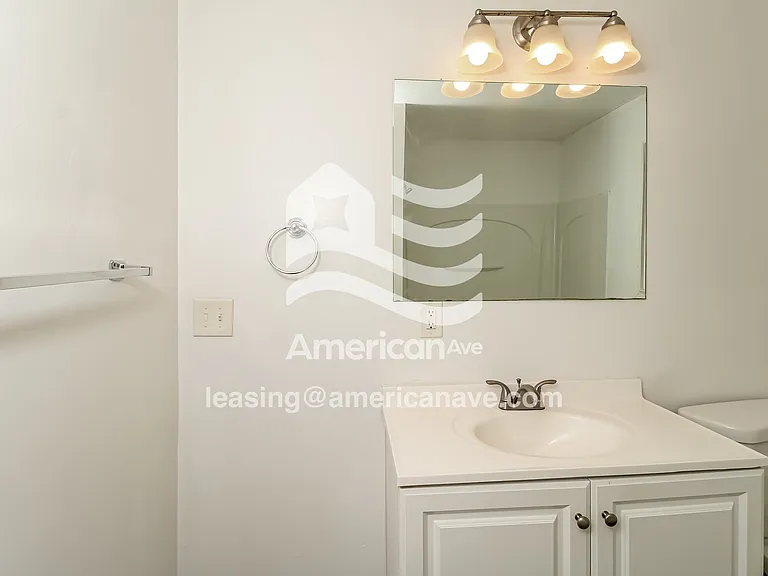 40482_012_bathroom_13681189.jpg