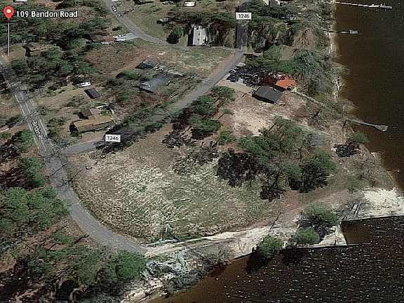 Short walk to Beach from Lot