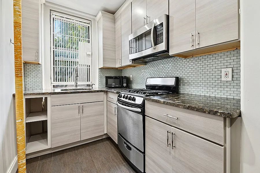 1st image of 3115 Broadway APT 22
