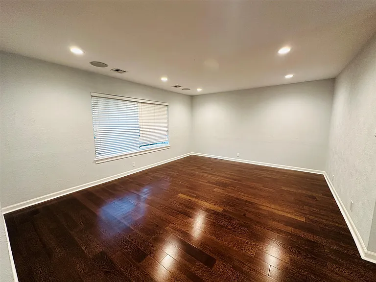 9758 Cedardale Dr — Photo 6
