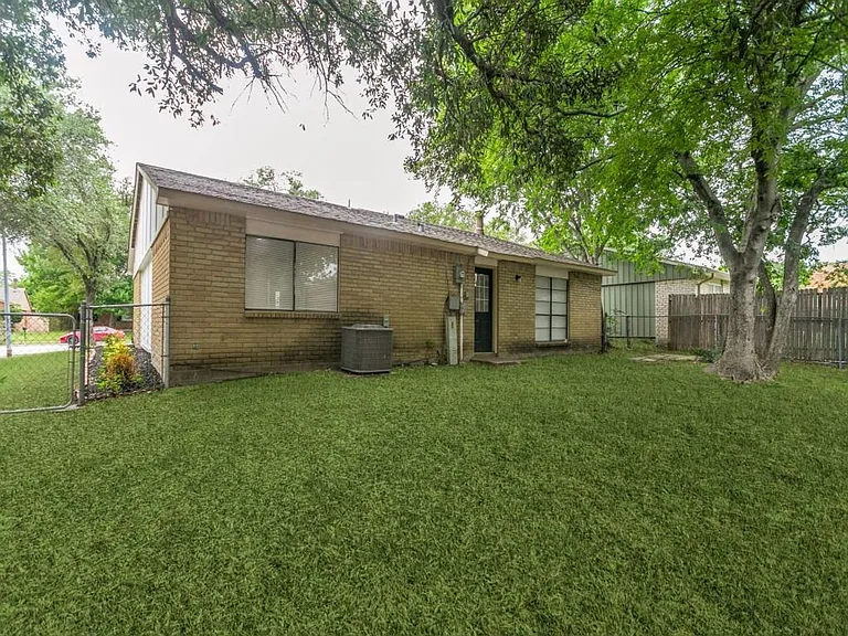 905 Hawthorne Dr — Photo 21