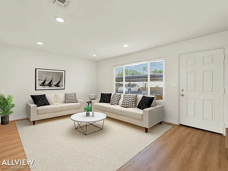 980 E Mission Ave — Photo 1