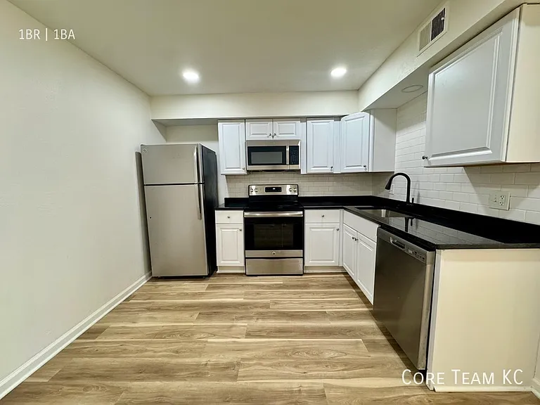 3815 Springfield St #2525-1B — Photo 2