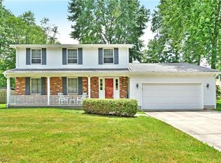 324 Greenbriar Dr, Cortland, OH 44410