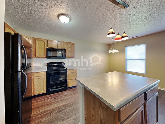 4th image of 944 Balto Dr
