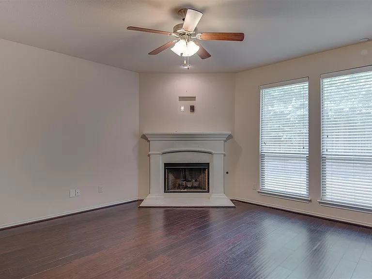 6677 Friendsway Dr — Photo 10