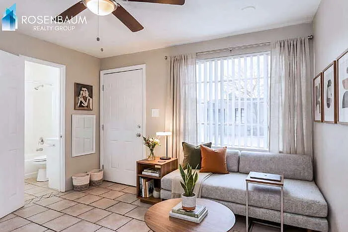 302 W Flores St #7 — Photo 5