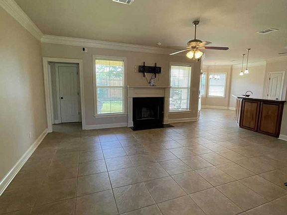 4th image of 101 Alma Dr