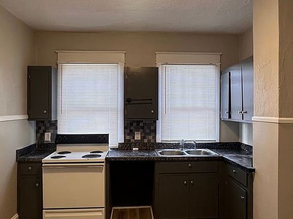 5th image of 407 Saint Andrew St #1