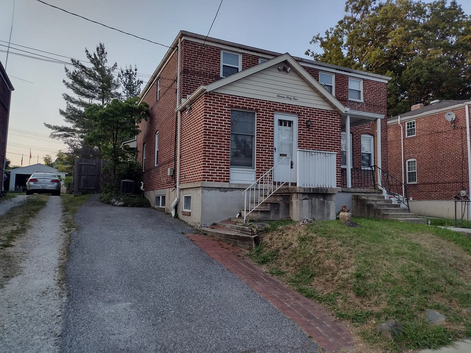 3 bed, 2.5 bath, 1861 sqft, $2,000 — Photo 2