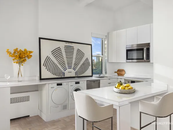 400 East 52nd Street image 10 of 21