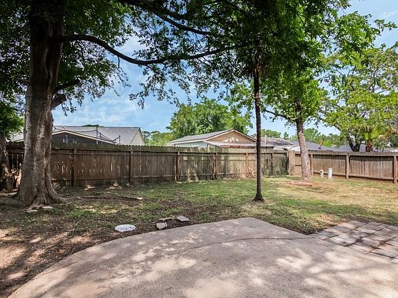 3rd image of 8031 Barnhill Drive