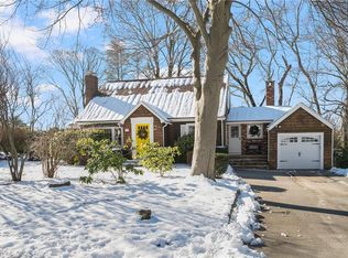 77 Woodstock Ln, Cranston, RI 02920