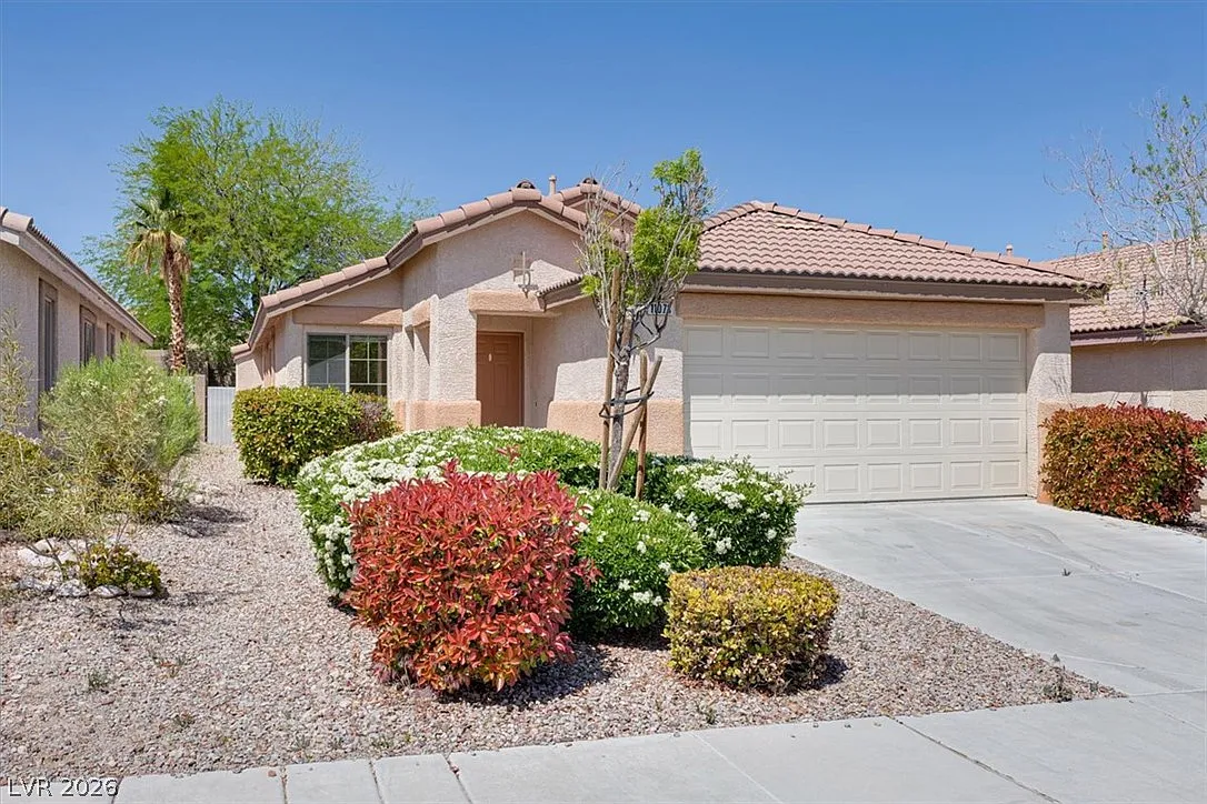3 bed, 2.0 bath, 1405 sqft, $2,055 — Photo 1