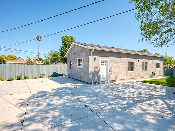2nd image of 2576 Avenida De Las Plantas #B