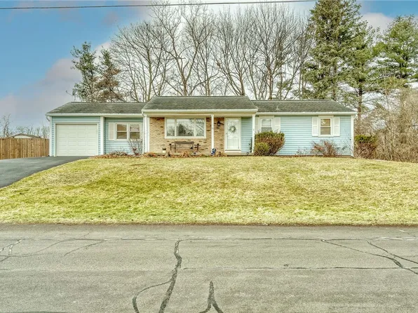 57 Gannett Rd, Farmington, NY 14425