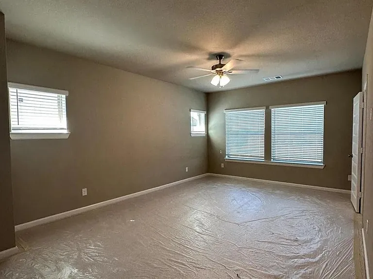 2525 Four Roses Dr — Photo 17
