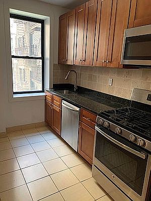 1st image of 100 Fort Washington Ave APT 3