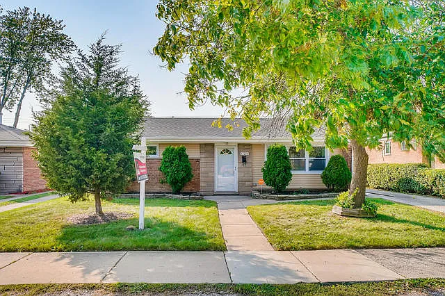 17214 Burnham Ave photo 1